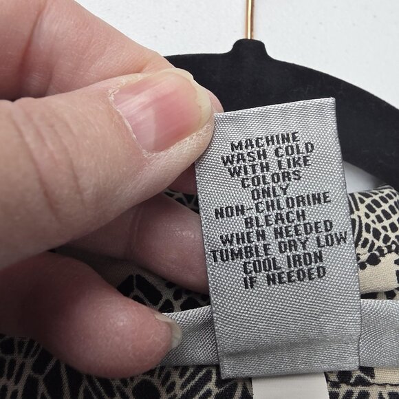 Catherines Shirt Womens 3X Black White Geometric Button Front Roll Tab Tunic - Picture 7 of 11